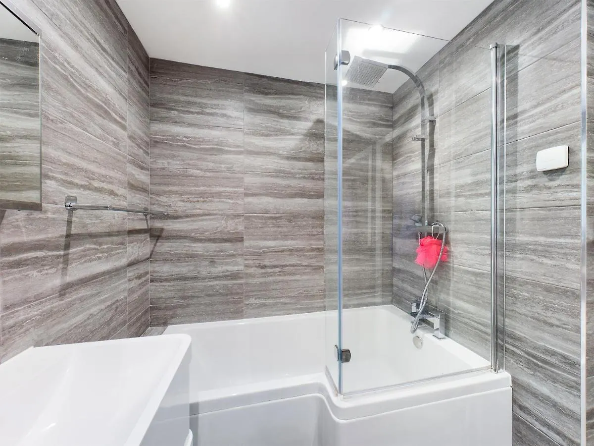 Contemporary 2 Bedroom Eco Home With A Twist Marton-in-Cleveland Reino Unido