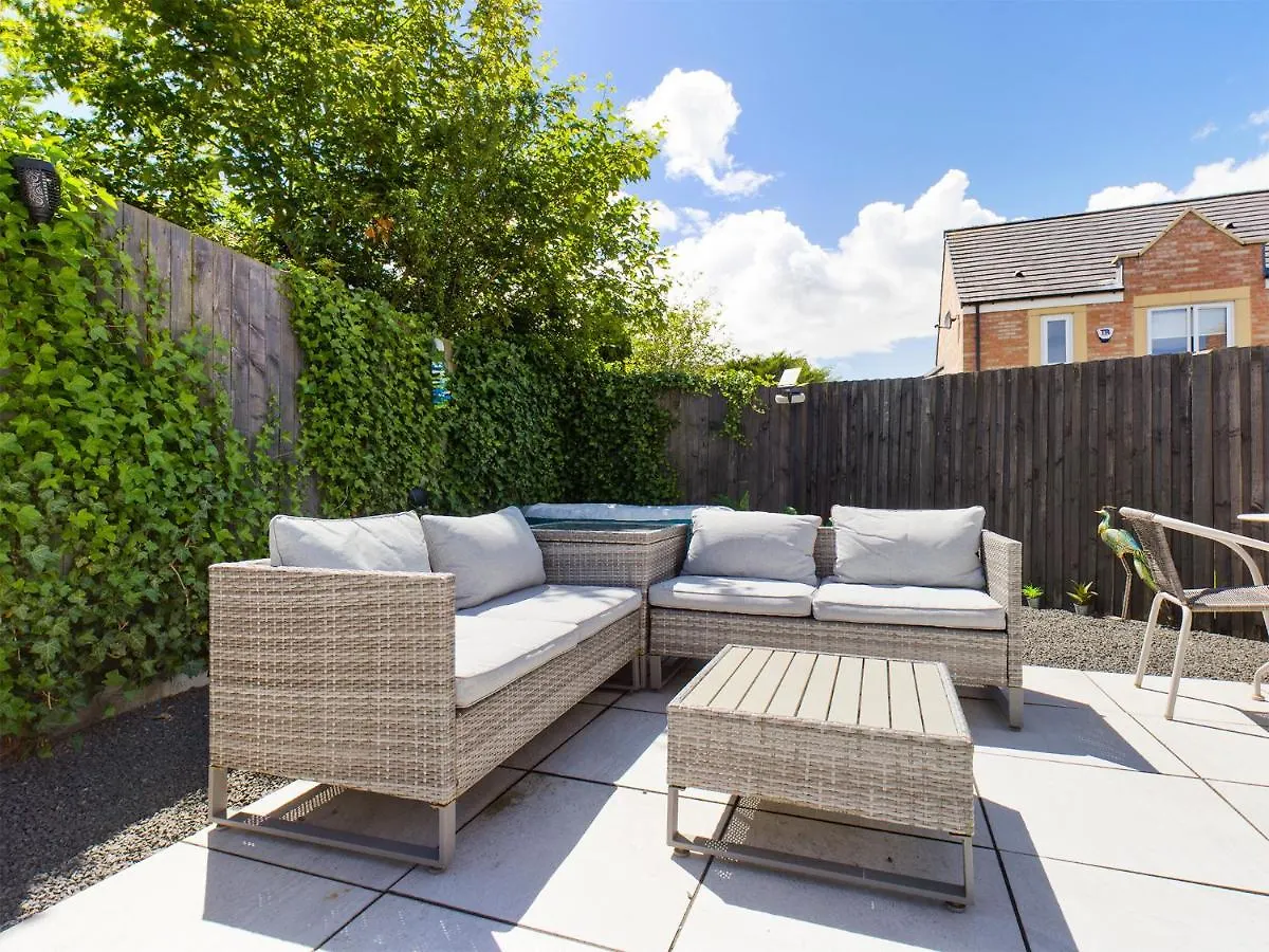 Contemporary 2 Bedroom Eco Home With A Twist Marton-in-Cleveland 0*,