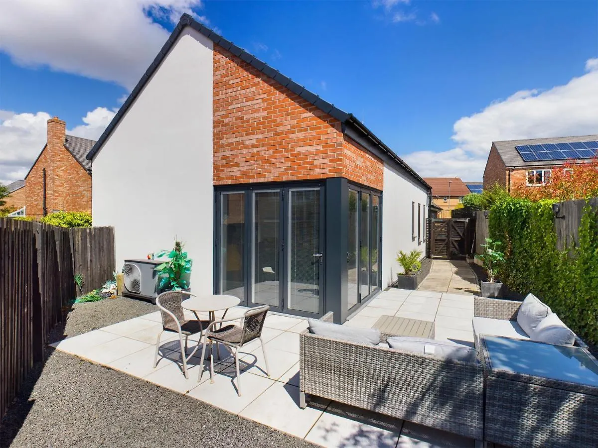 Contemporary 2 Bedroom Eco Home With A Twist Marton-in-Cleveland Casa de Férias