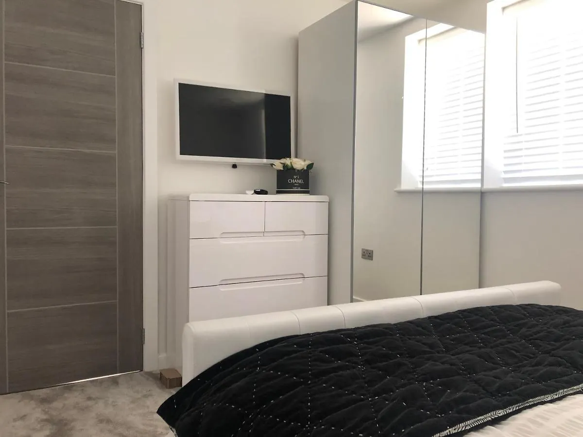 Contemporary 2 Bedroom Eco Home With A Twist Marton-in-Cleveland 0*,  Reino Unido